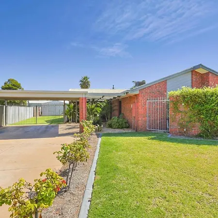 Varyam House Mildura Exterior photo