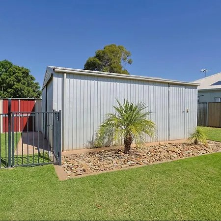 Varyam House Mildura Exterior photo