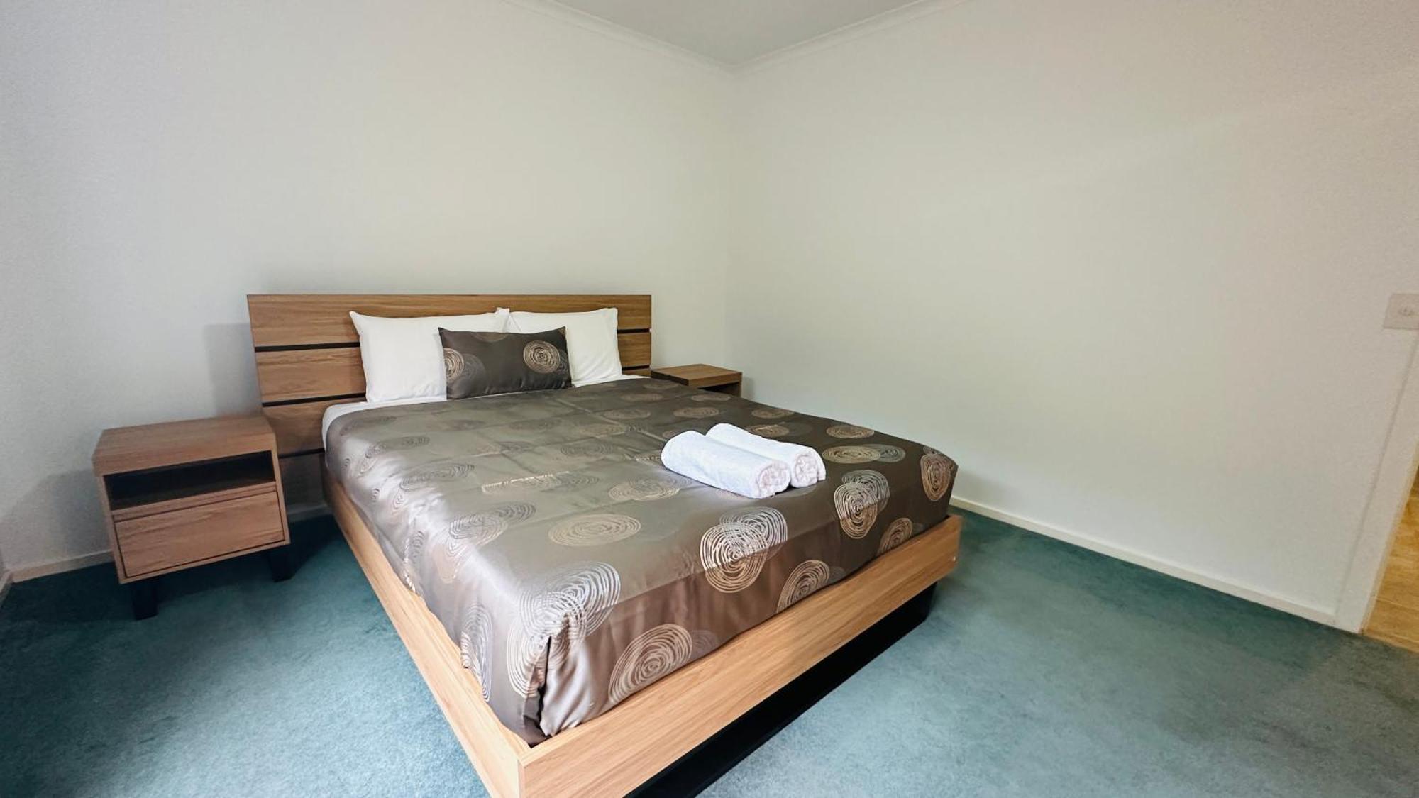 Varyam House * Mildura